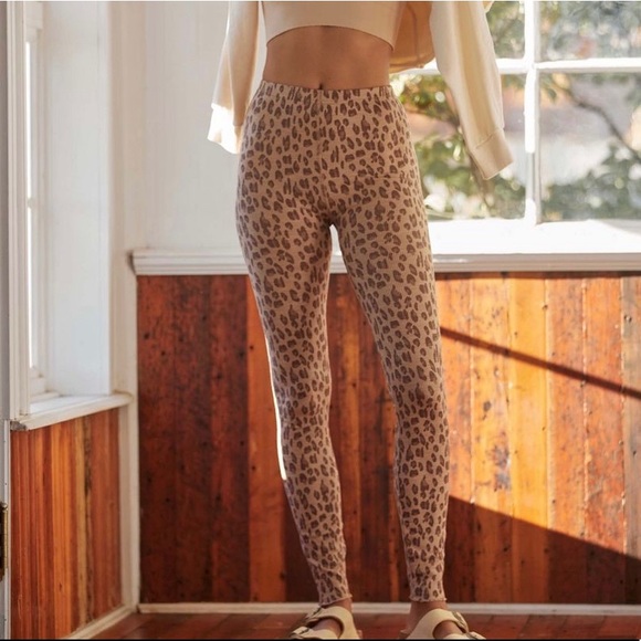Anthropologie Pants - Anthropologie ✨HP✨🆕 | 🎄Neutral Motif Leopard Waffle Leggings.